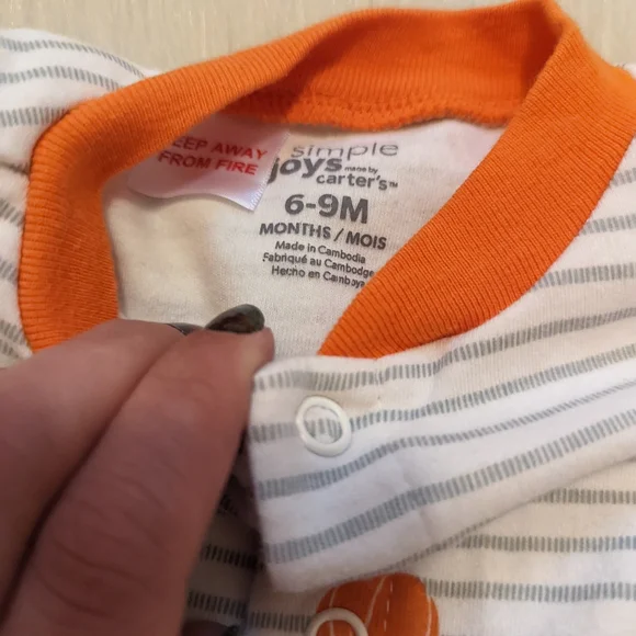 Simple Joys white and gray striped pumpkin footsie PJs size 6-9M - Picture 5 of 5